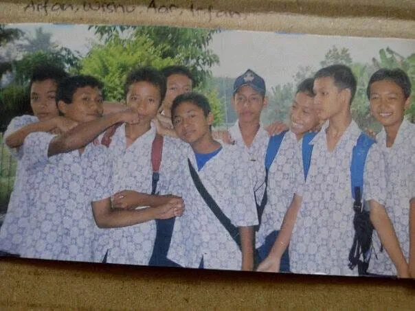 Saya dan beberapa teman kelas di SMP